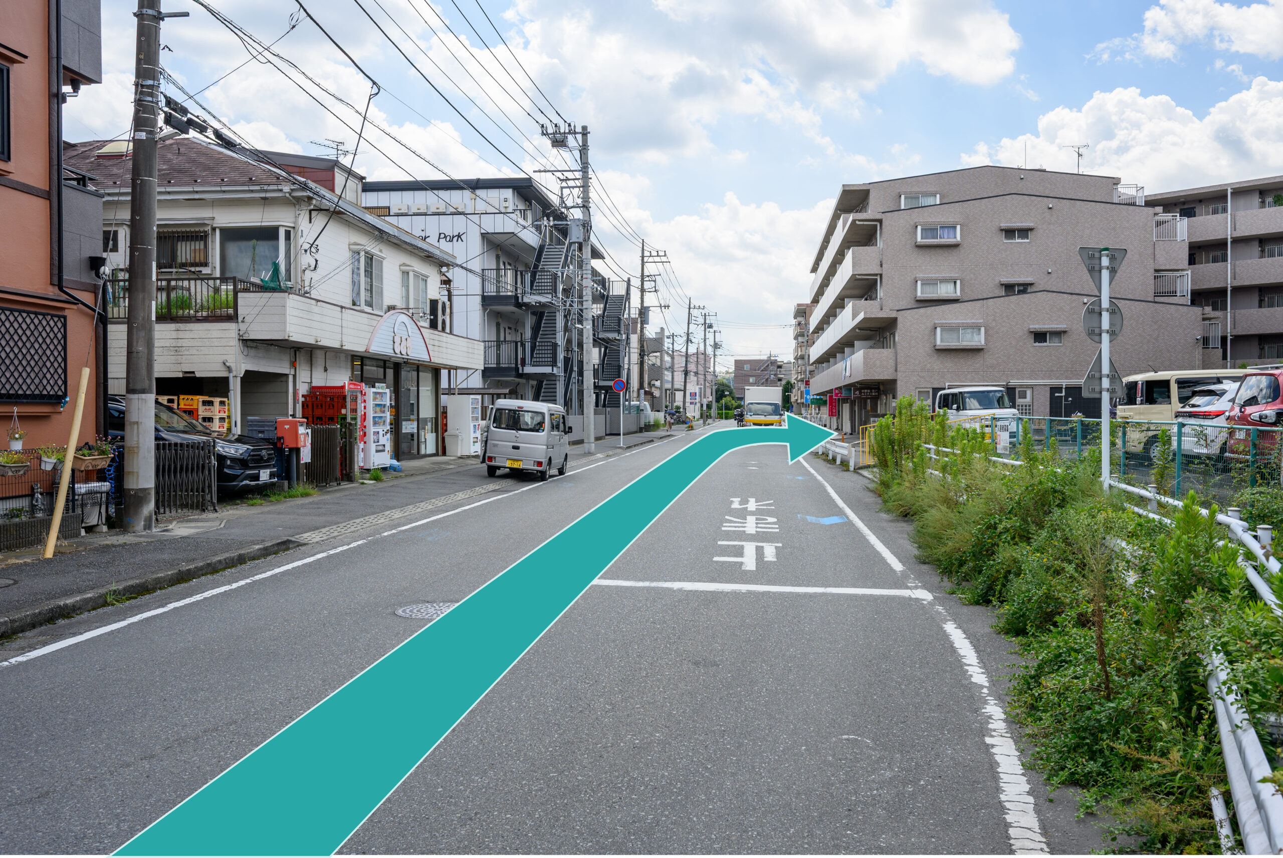 右手に当院の看板が見えてきます